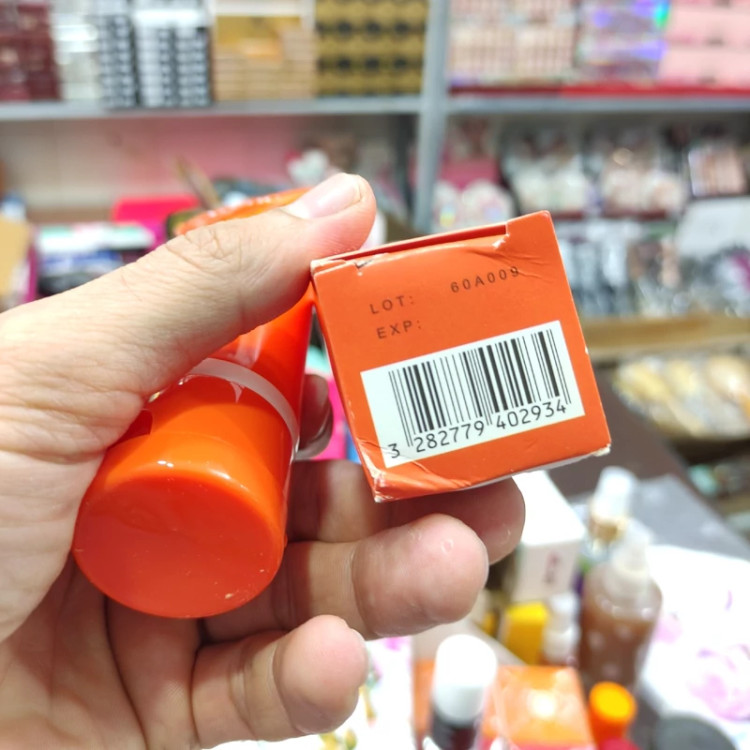 ضد آفتاب اون بی رنگ SPF 90 فرانسه فاقد چربی