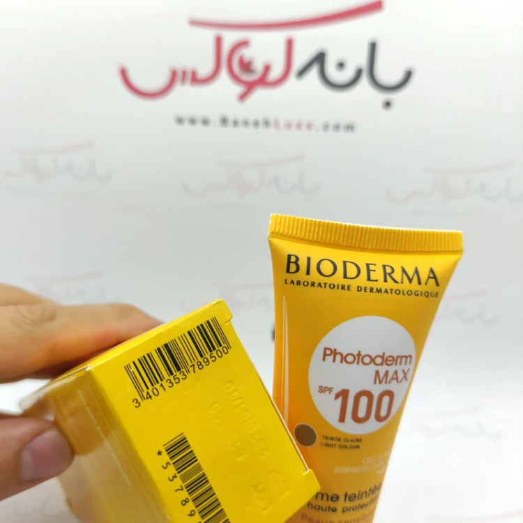 ضد آفتاب کرم پودری بیودرما SPF 100 فاقد چربی با رنگ طبیعی پوست با بافتی بسیار سبک و کیفیت اورجینال ساخت فرانسه