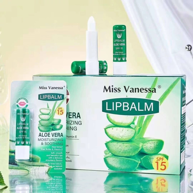 بالم لب جامد میسس وانیسا SPF 15 با دو عصاره الوئه ورا و گیلاس مواد گیاهی و مرکباتی بدون پارابن و سیلیکون
