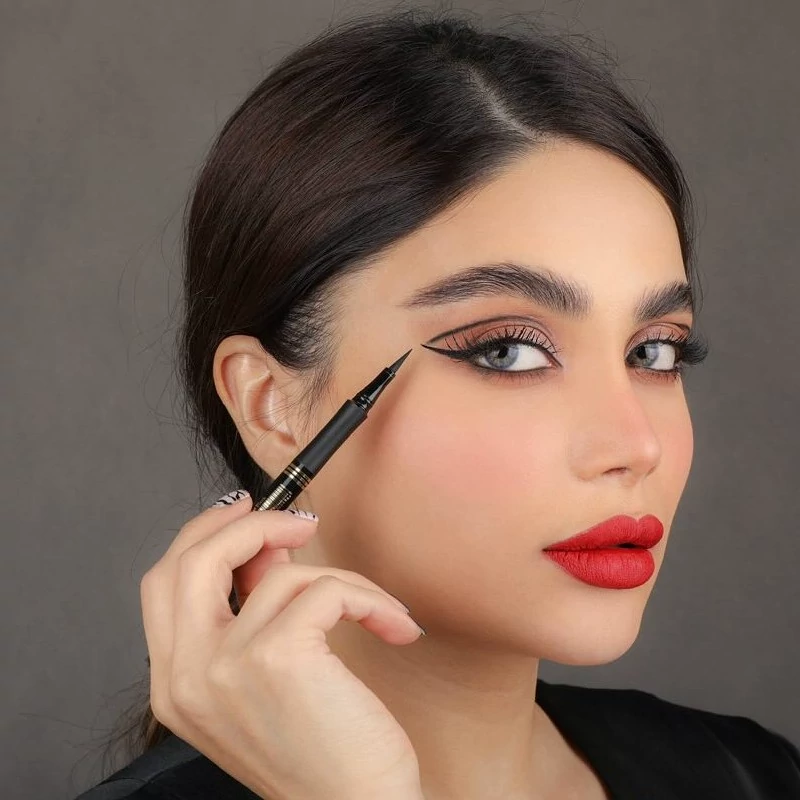 خط چشم ماژیکی فلودرم گیاهی کاملا ضد آب