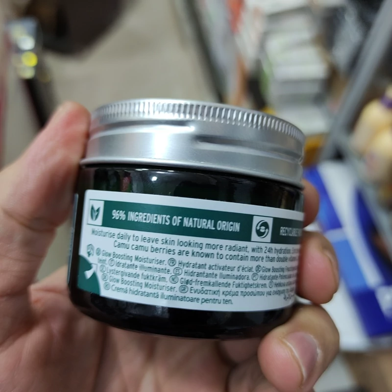 ژل آبرسان ویتامین C بادی شاپ حاوی ویتامین C و الوئه ورا و کنجد با ابرسانی 24 ساعته و سرشار از آنتی اکسیدان های طبیعی