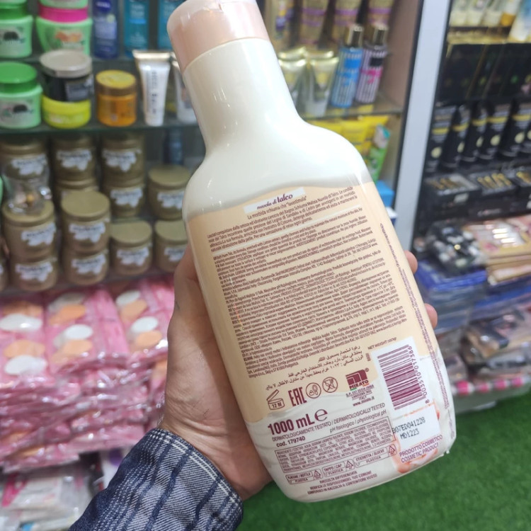 شامپو بدن مالیزیا ساخت ایتالیا رایحه گل رز و پودر تالک (پودر بچه) لطیف کننده و طراوت بخش پوست و ضد التهاب