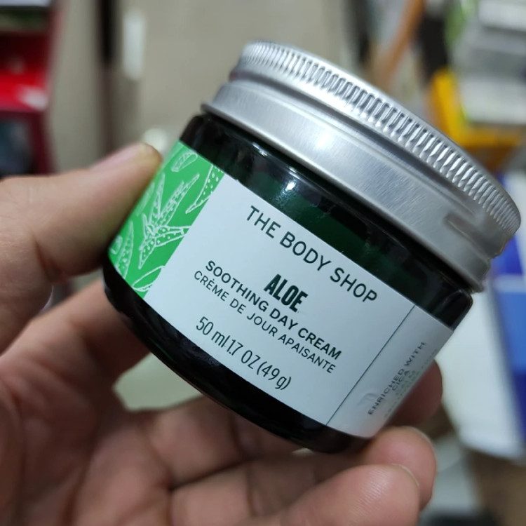 کرم روز الوئه ورا بادی شاپ مناسب پوست های حساس و خشک اصلی